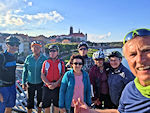 Gruppenbild mit Burgblick